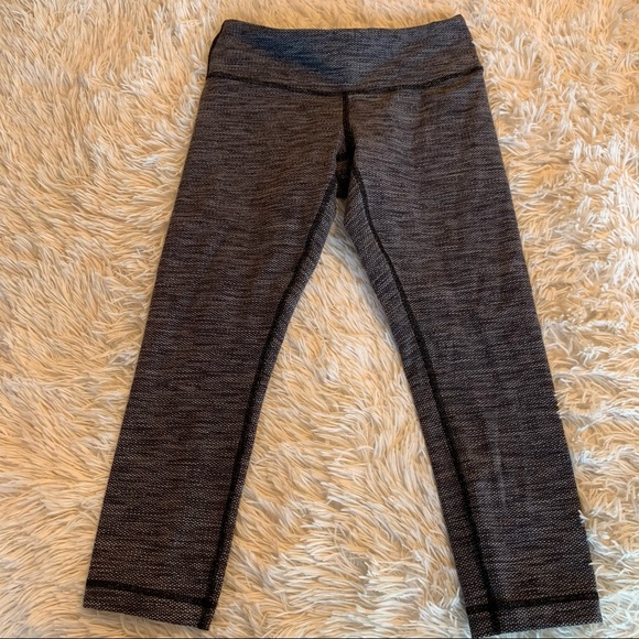 lululemon athletica Pants - Lululemon cropped leggings